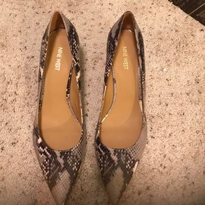 NWOT Nine West size 11 snakeskin pumps
