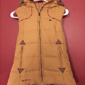 Decathlon camel padded hoodie vest