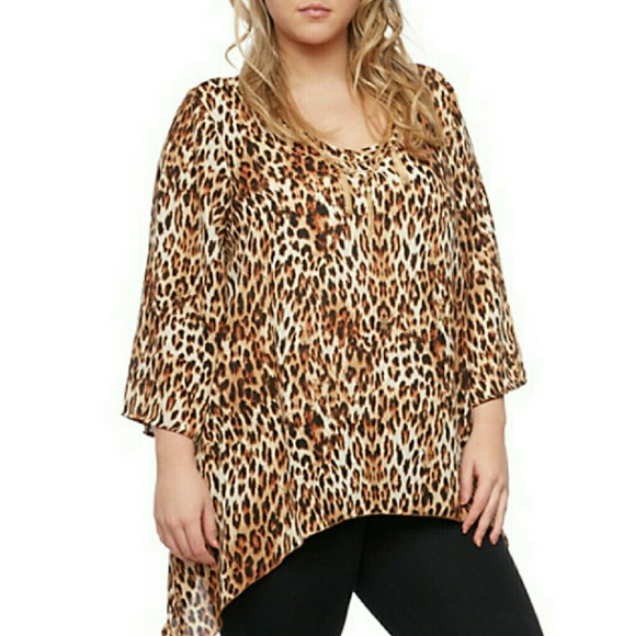 Tops - Leopard top NWT ⬇