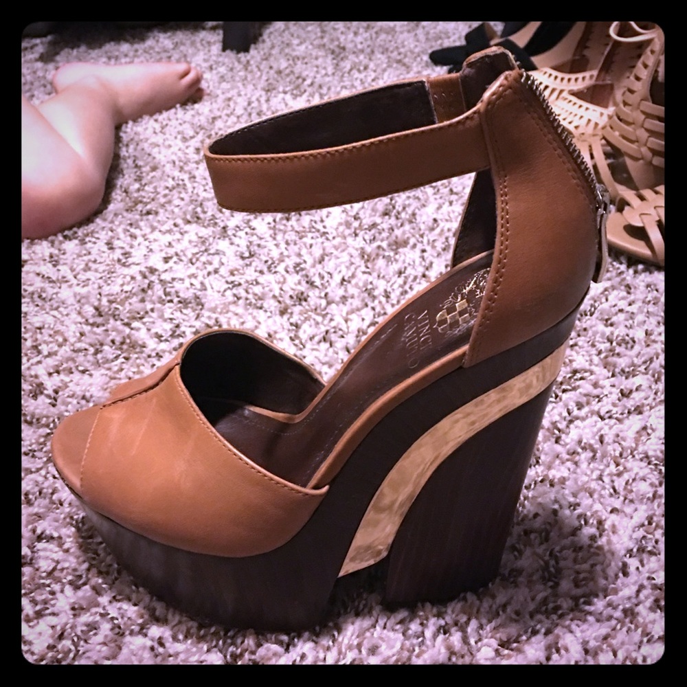 SOLD- Vince Camuto Wedges