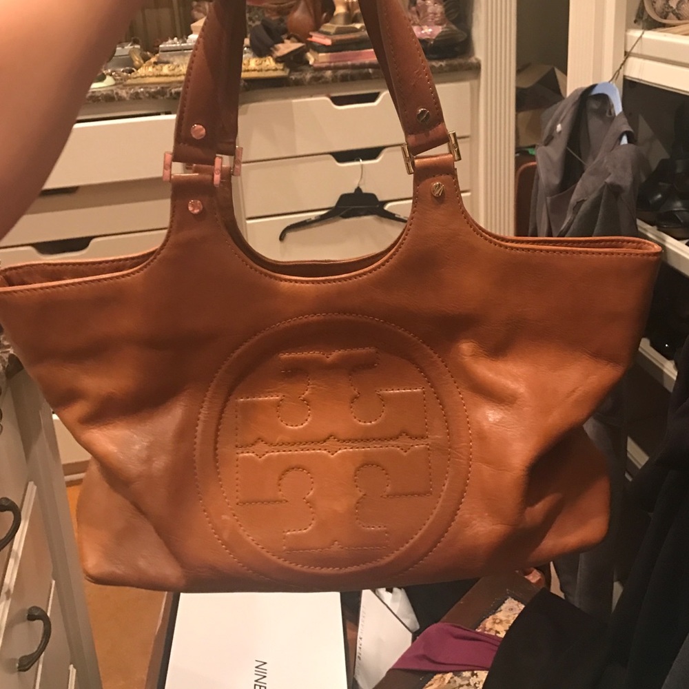 awesome Tory burch purse !!! In great shape