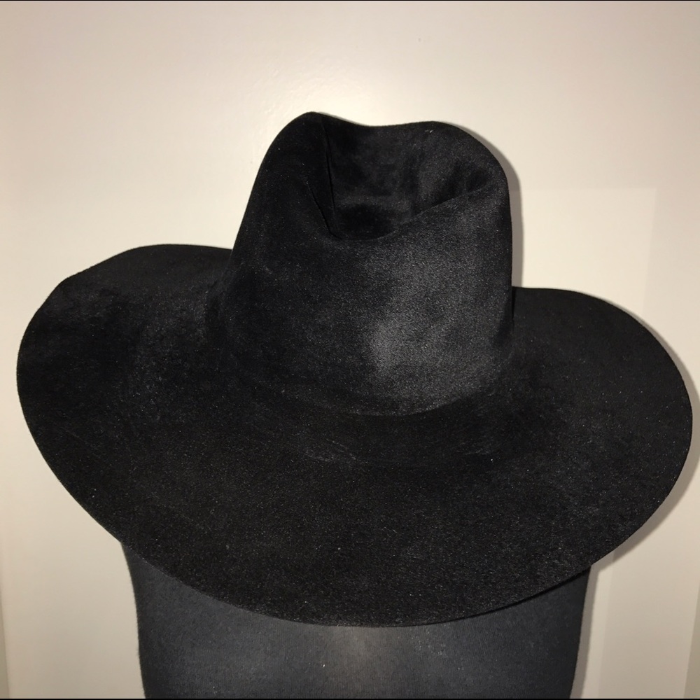 Floppy hat