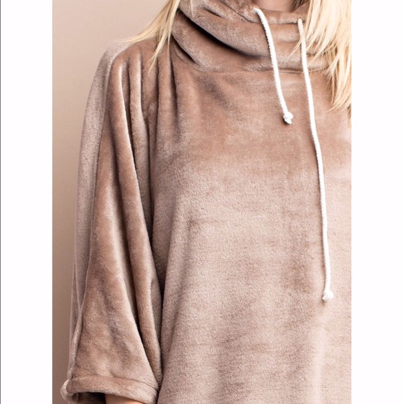 🆕STASSIE oversized fleece poncho top - MOCHA - Picture 3 of 3