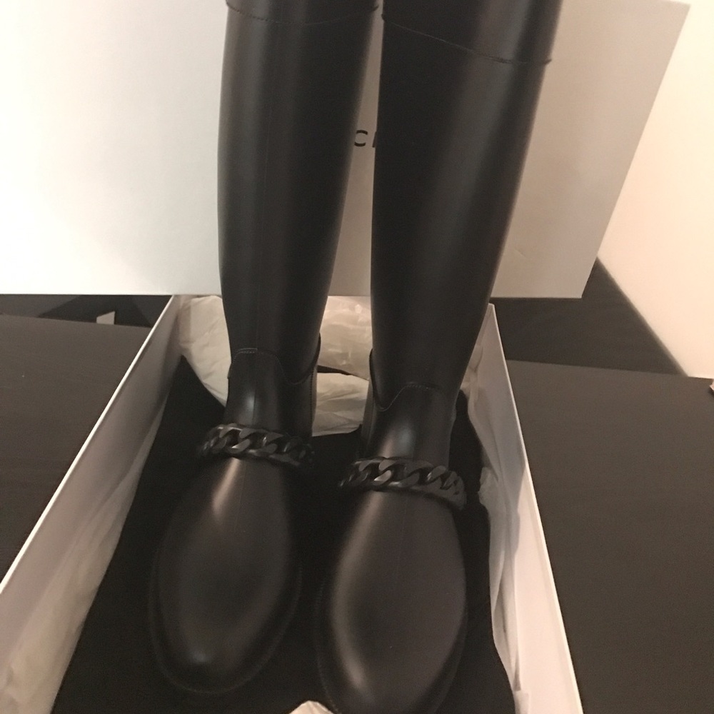 🌸SOLD🌸Givenchy chained rain boots