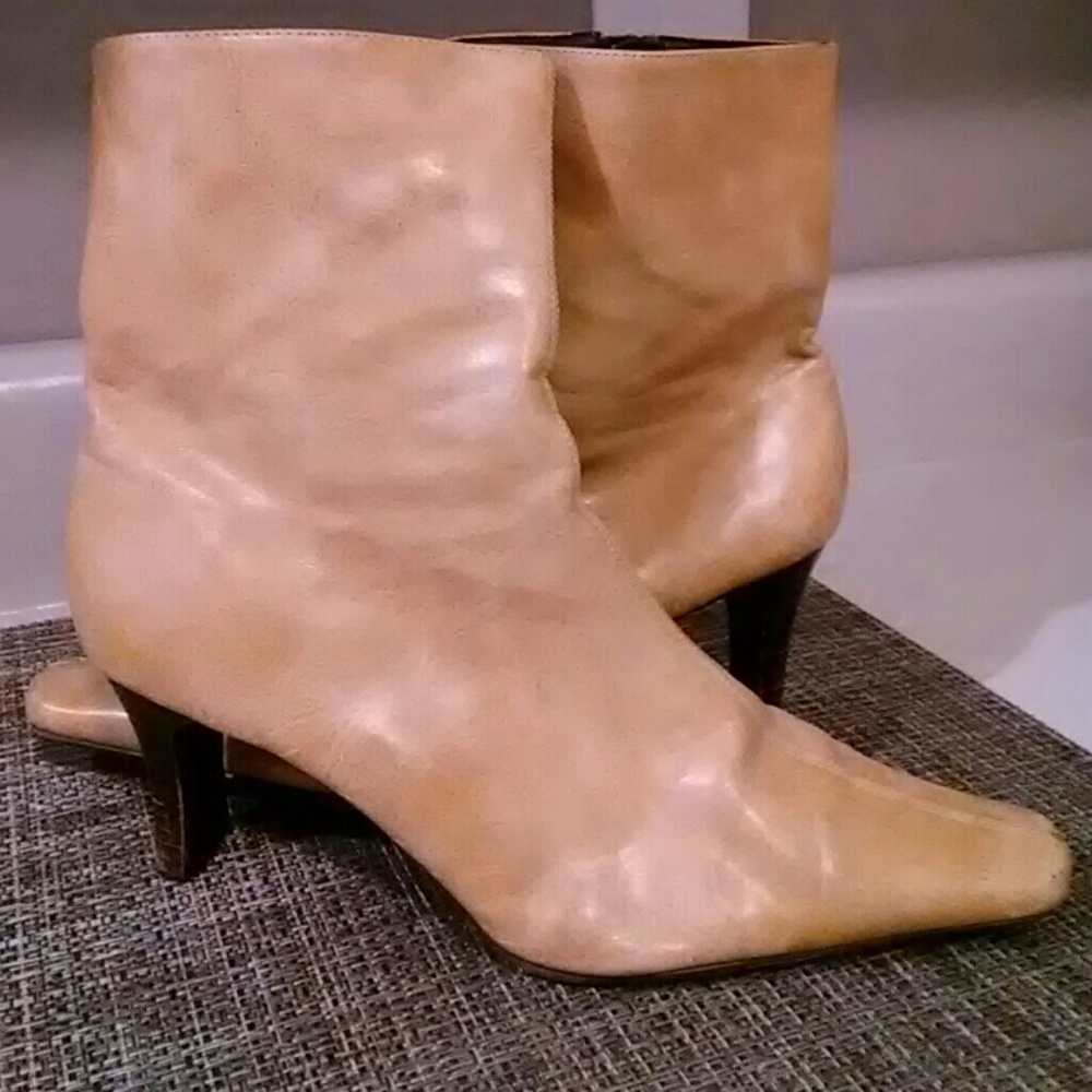 Tan short boots