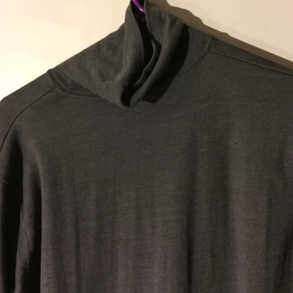 Global Gold Turtle neck