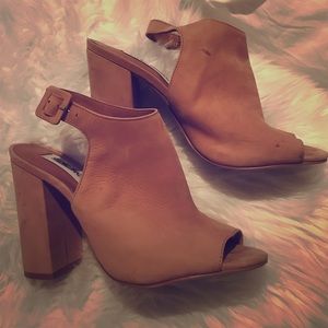 ONE DAY SALE CALLVIN Camel Steve Madden heels