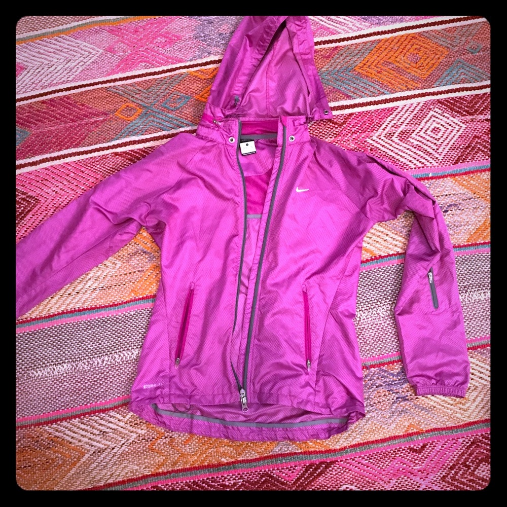 Nike lightweight jacket size small