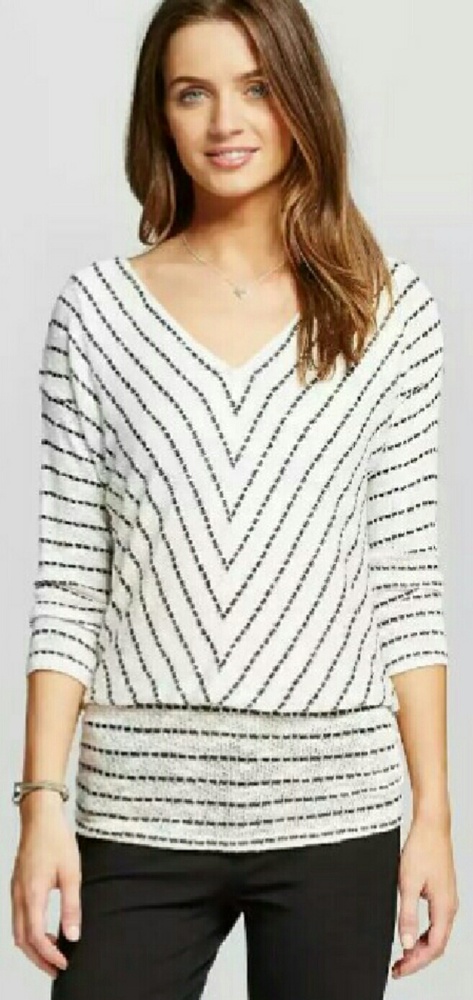 NWT v-neck knit top