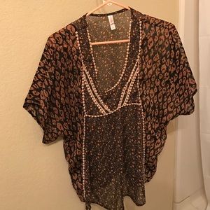 Cool pattern blouse