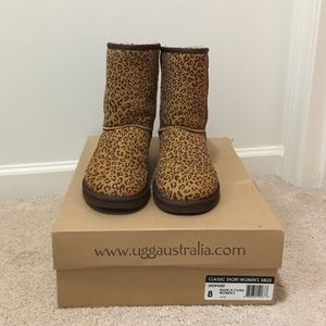 Classic short UGG boots