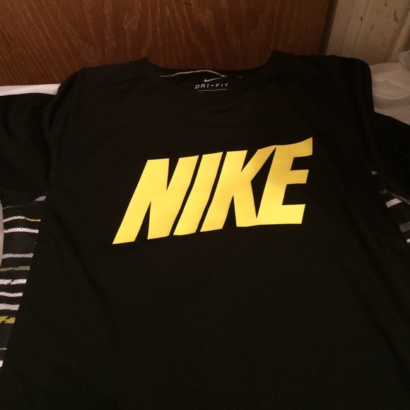 Dri-fit - Picture 2 of 2