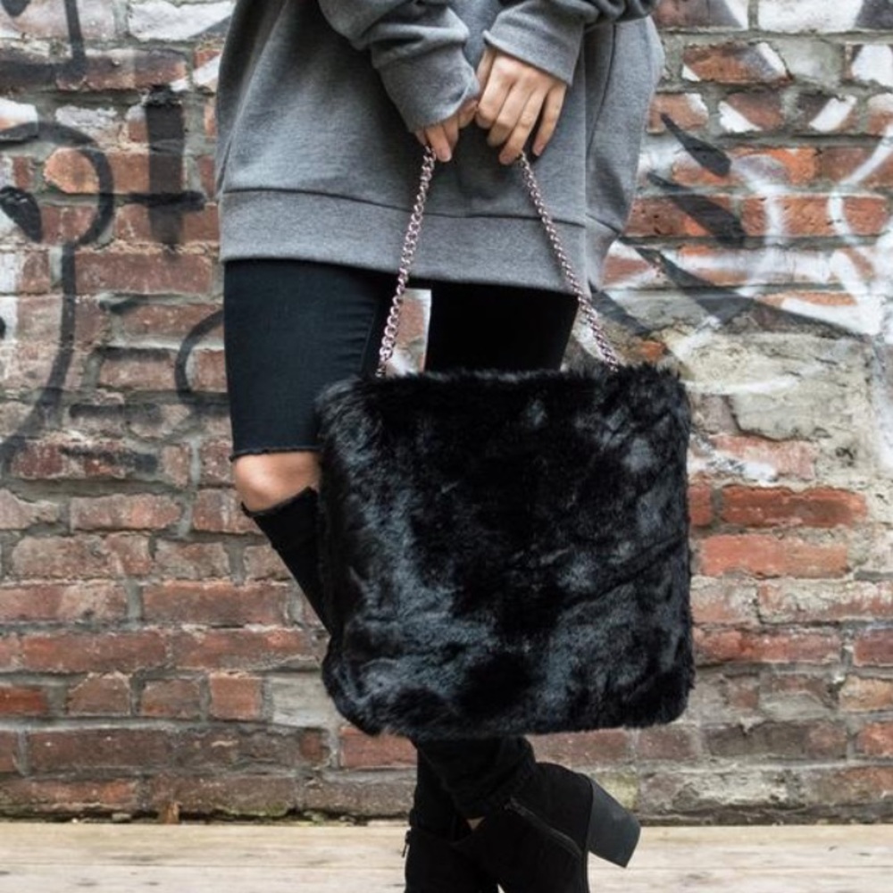 ⭐️LAST CHANCE⭐️ GEORGIA MAE Winona Faux Fur Bag