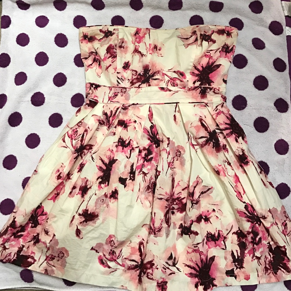 SUPER CUTE DRESS - Picture 2 of 2