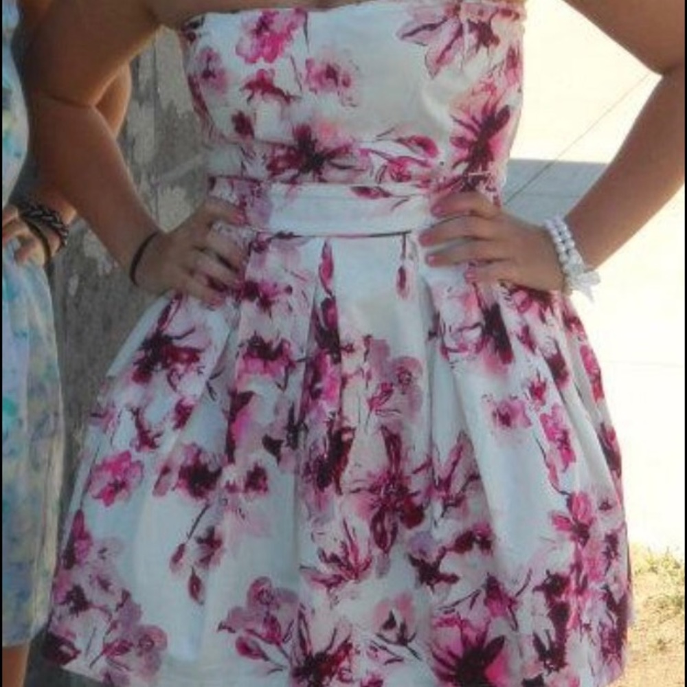 SUPER CUTE DRESS