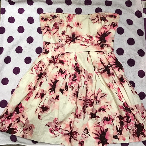 SUPER CUTE DRESS - Picture 2 of 2