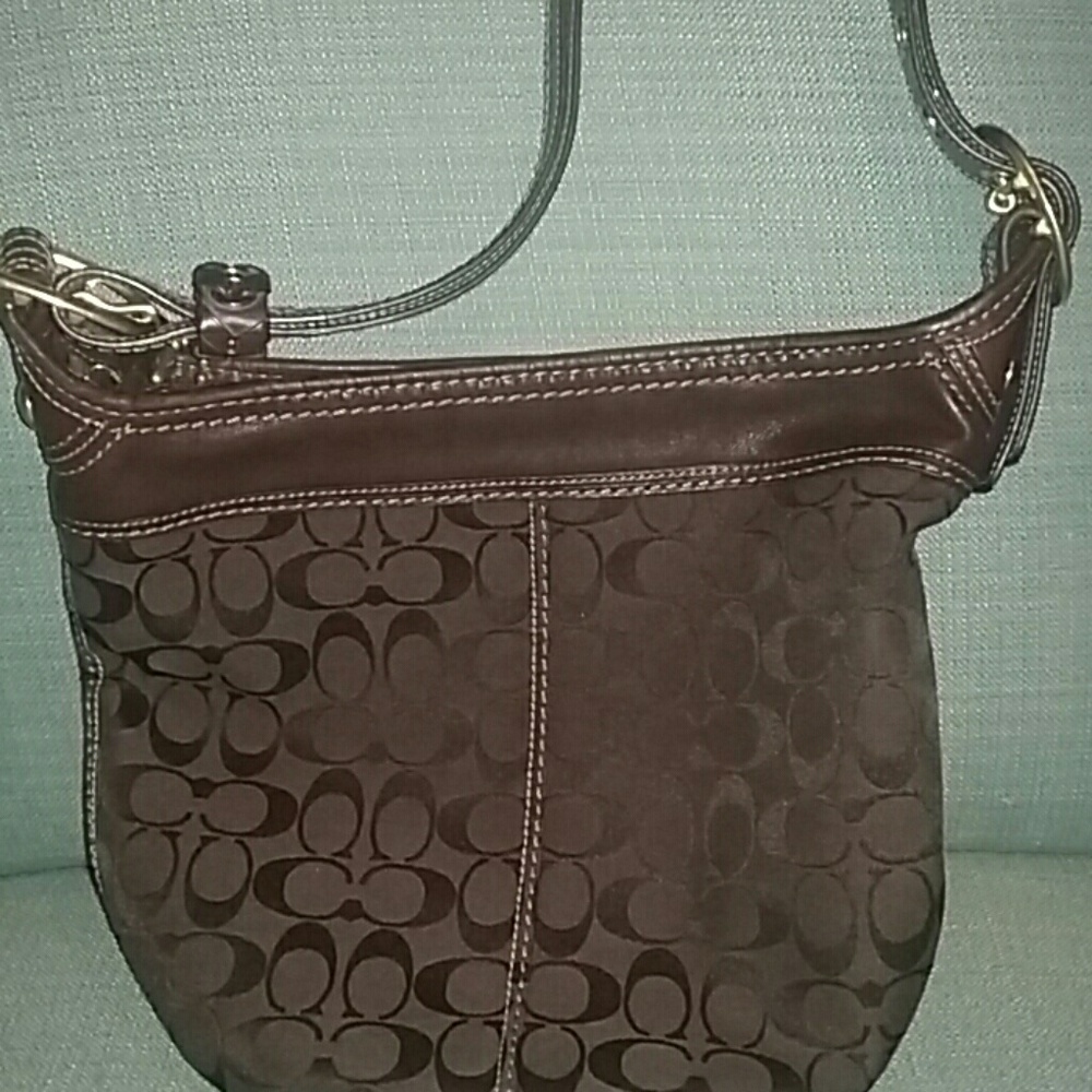 Coach shoulder