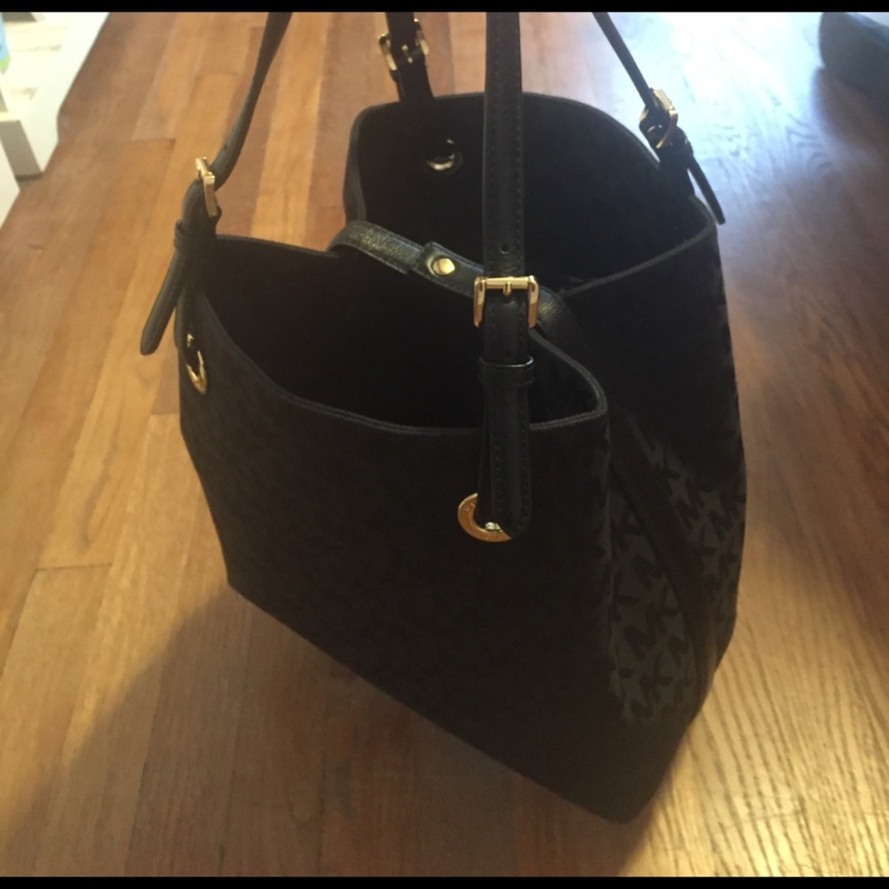SALE!! Michael Kors purse NWT