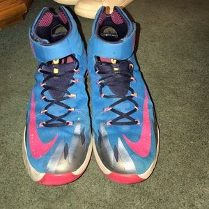 Nike size 13 bubblegum Hyper revs