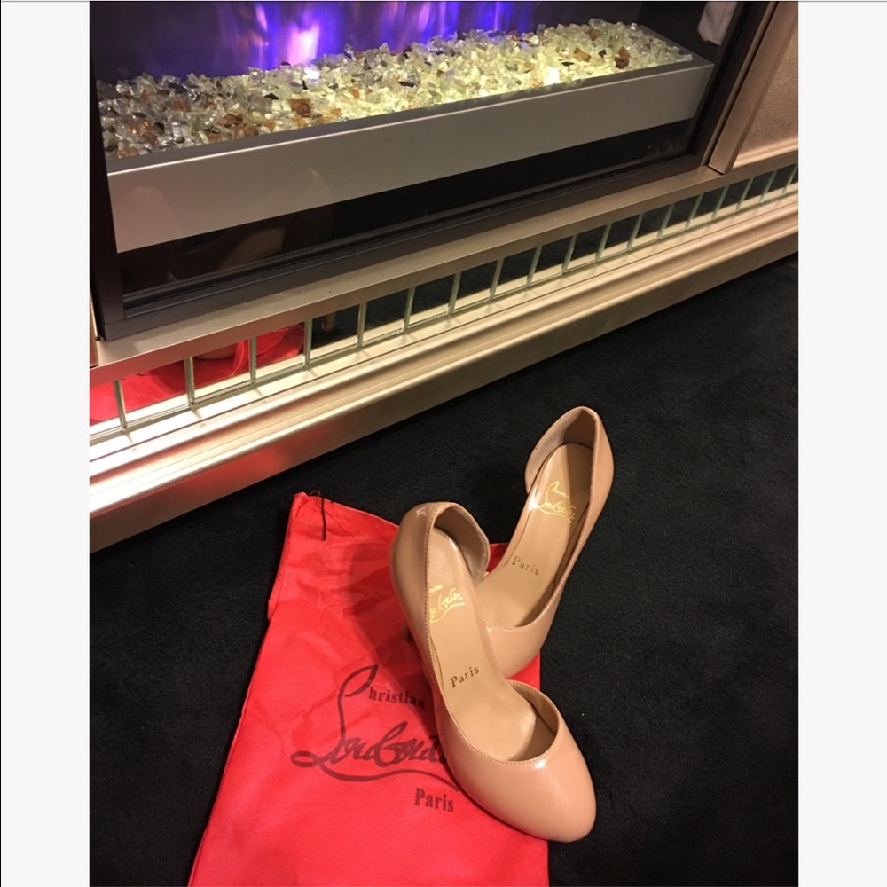 Re-posh !! Nude patent leather red bottoms