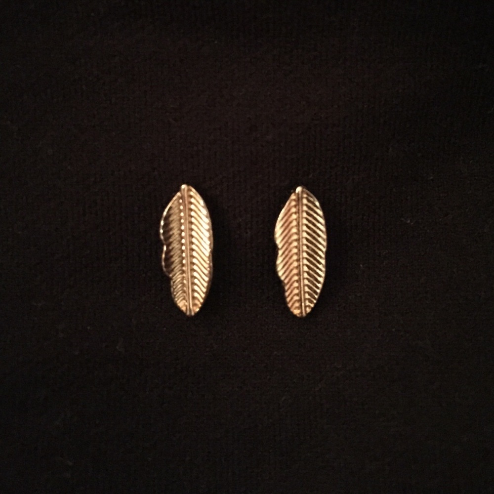 NWOT Feather Stud Earrings