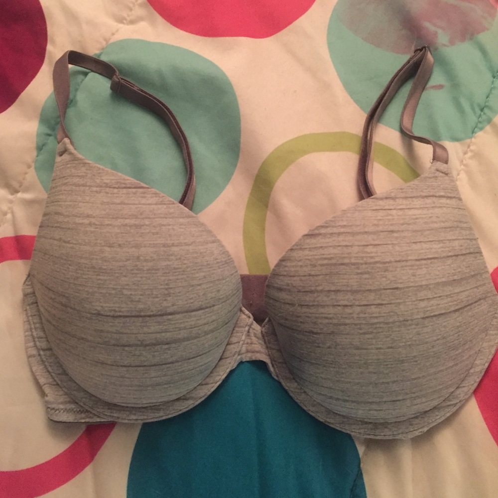 Grey VS Bra