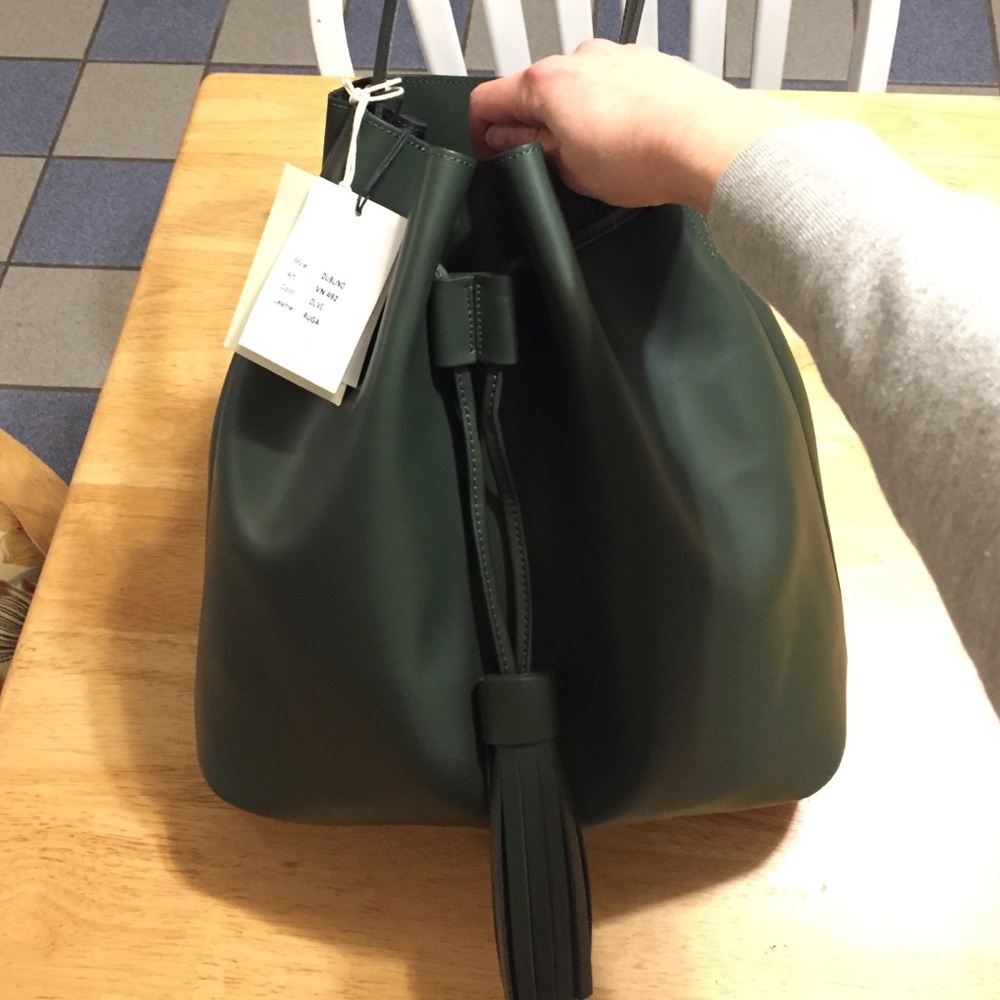 Vittoria Napoli genuine leather bucket bag NWT