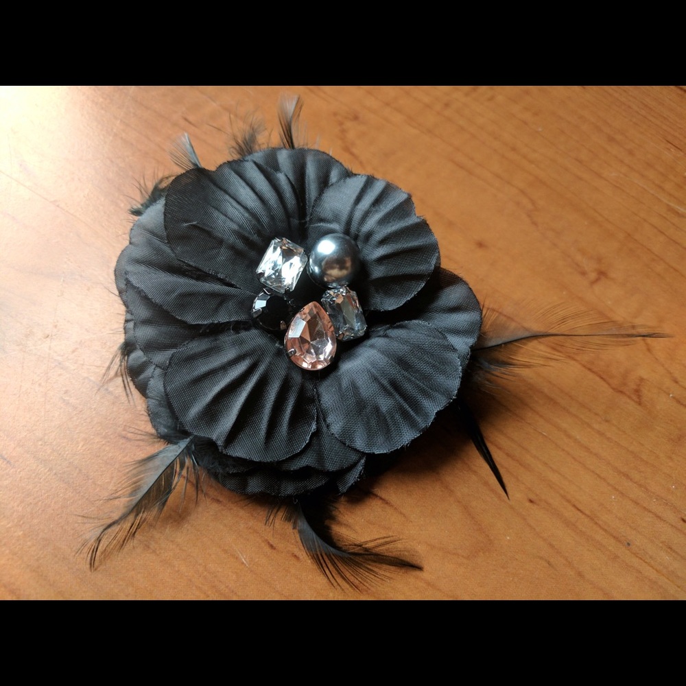 Dainty Black Flower Hairclip