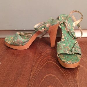 Floral print floral platforms