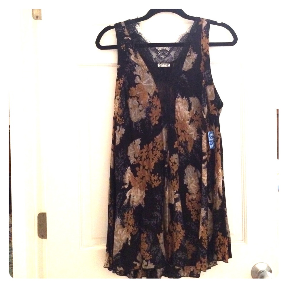 Flowy, long top