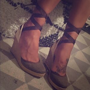 Brand New! Brown Espadrille Ankle Tie Wedge size 9