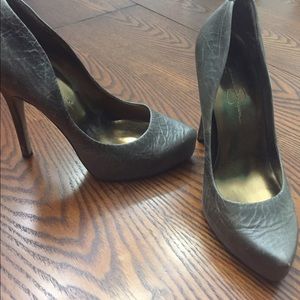 Jessica Simpson pumps