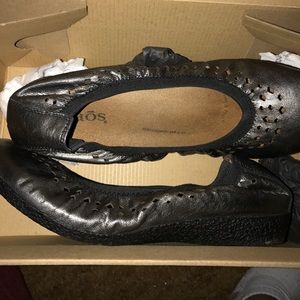 Taos Women's Comfort Shoes