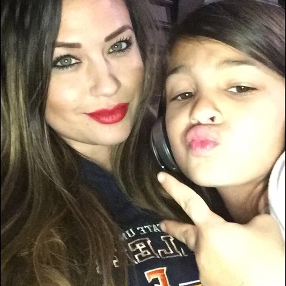 Meet your Posher, Karissa - Picture 3 of 8