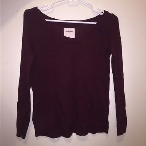 ABERCROMBIE BURGUNDY SWEATER