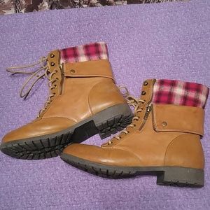 Size 9. Rampage boots