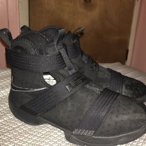 * Nike Lebron Soldier 10 *