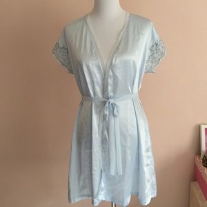 Oscar de la Renta baby blue robe , lace details