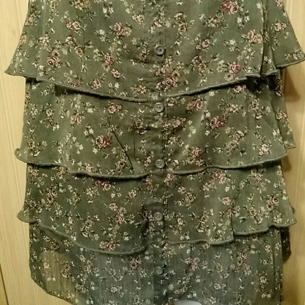 Sheer Ruffled front top - Picture 2 of 3