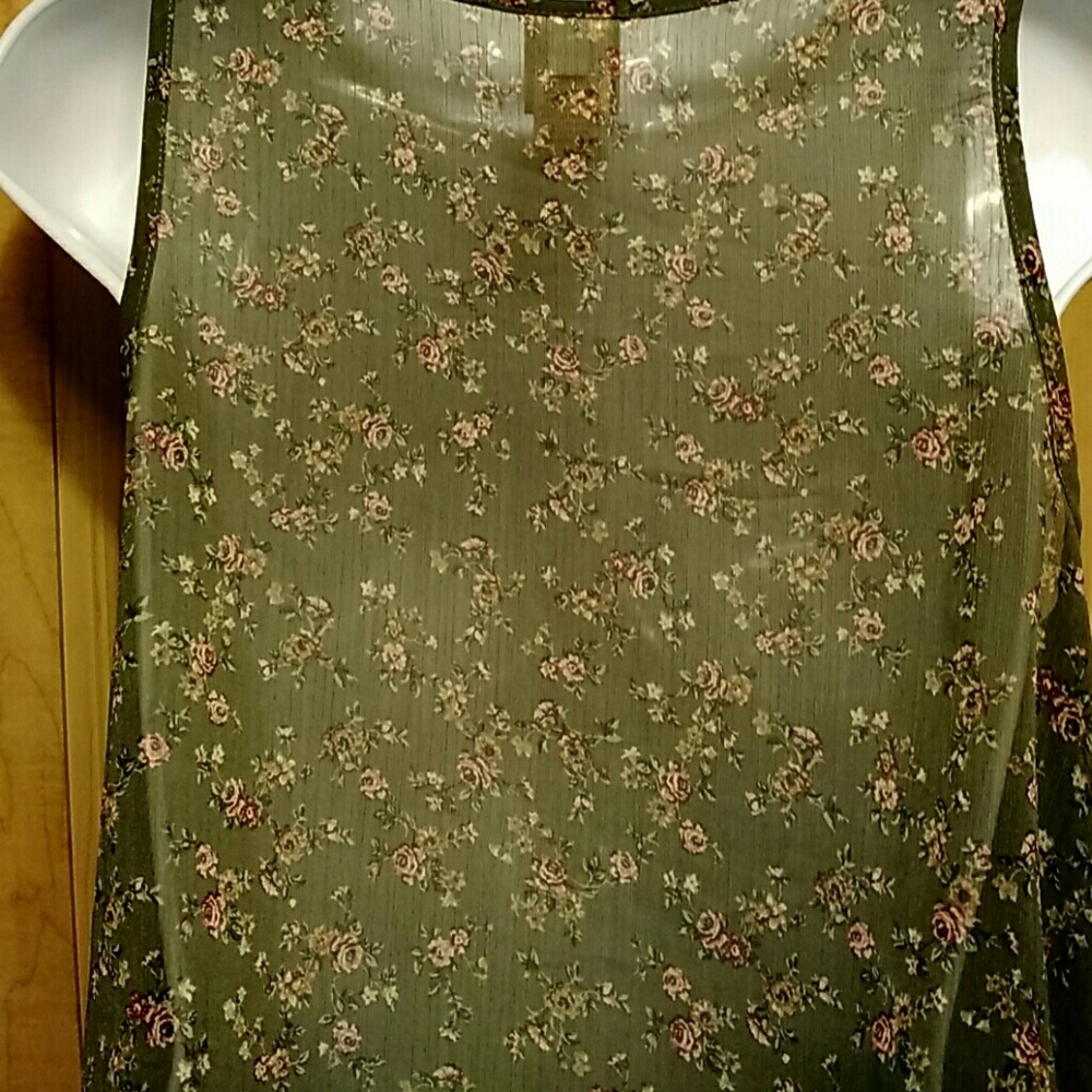 Sheer Ruffled front top - Picture 3 of 3
