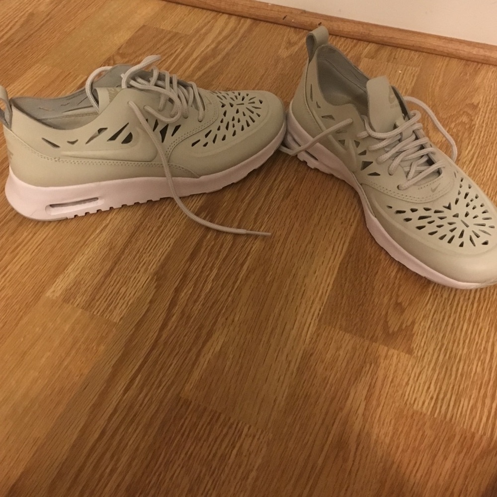 NIKE THEA JOLI IN LIGHT BONE