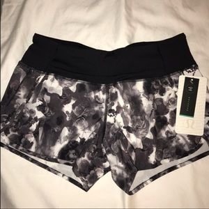 Lululemon NWT shorts size 6!