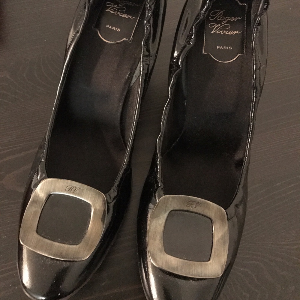 Roger Vivier Buckle Patent Leather Low Heal Pump