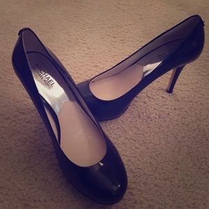 Never Worn size 10 Michael Kors Pumps