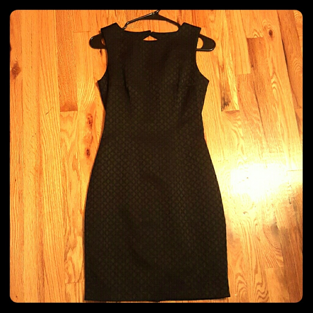 *BRAND NEW*H&M black Patterned shift dress, size 4