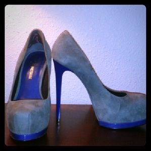 Beautiful Pour la Victoire Heels!