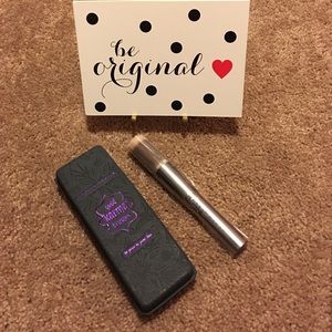 🎉HOST PICK!!!NWT...Urban Decay Finishing Brush