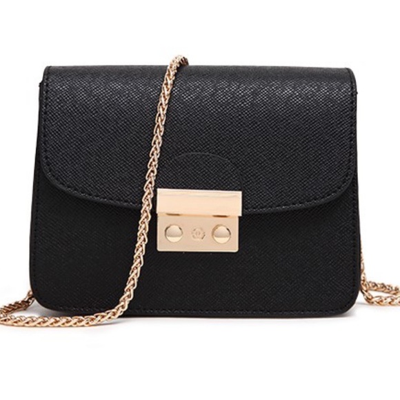 🎉HP 🎉Black mini messenger bag W/ gold chain - Picture 3 of 5