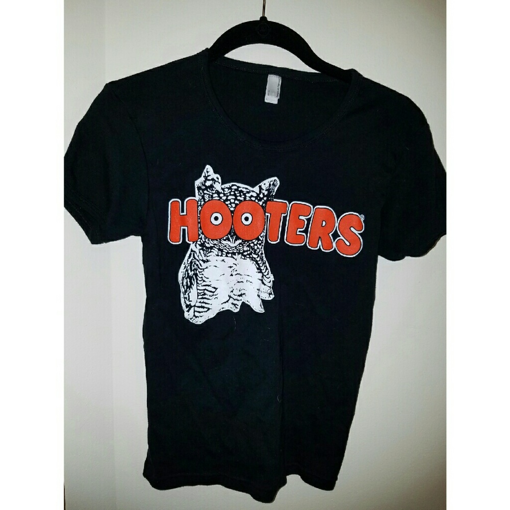 Authentic Hooters tshirt