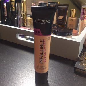 L'Oréal infallible total coverage foundation